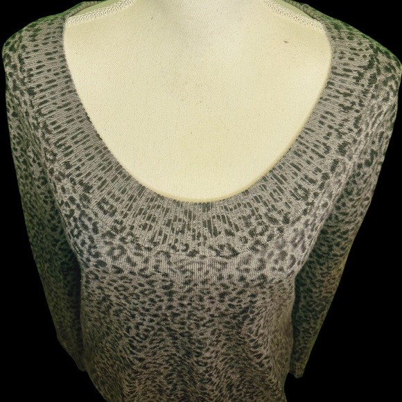 Calvin Klein Gray Leopard Print Wool-Blend Scoopneck Pullover Sweater Size M - Picture 3 of 12